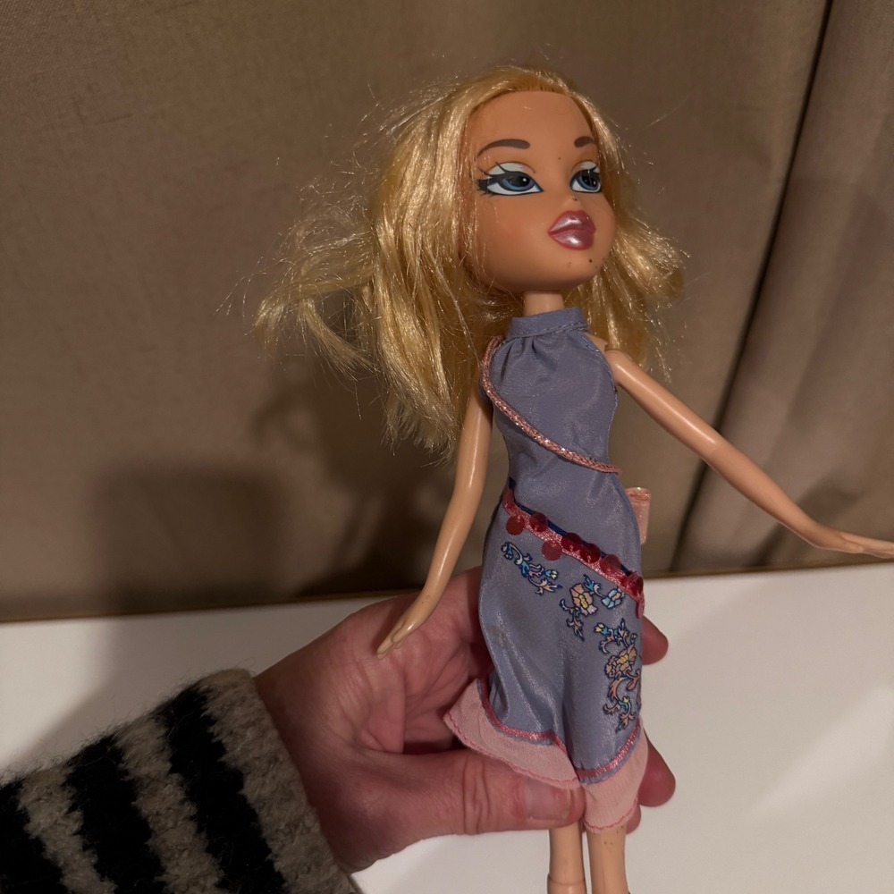 Bratz Cloe Doll Purple Floral Dress Pink Purse MGA Entertainment‎ Y2K Fashion - Picture 5 of 5